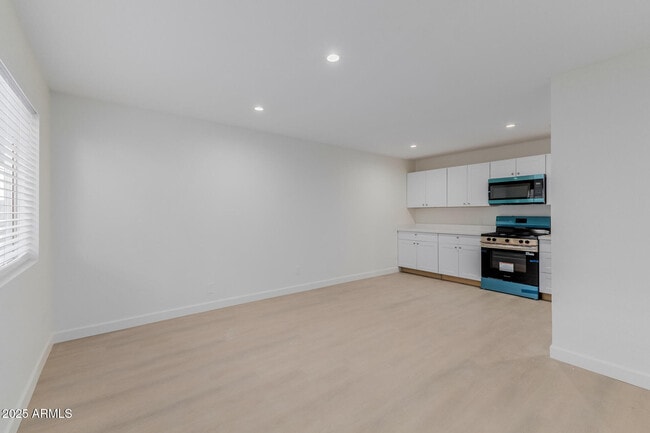 Building Photo - 936 W Rio Salado Pkwy