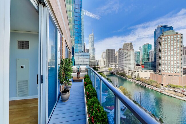 Building Photo - 420 E Waterside Dr