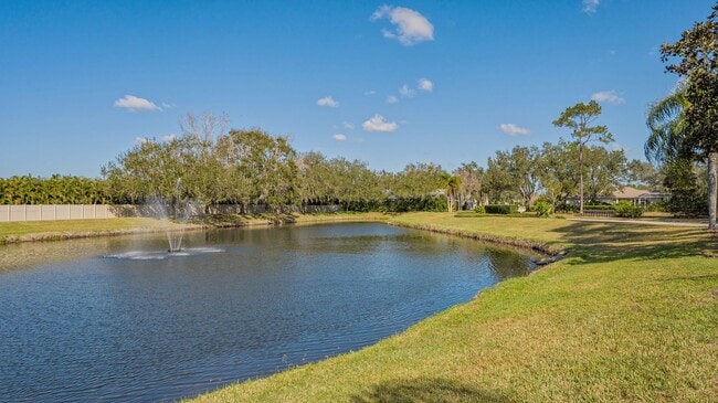 Building Photo - 4-Bedroom Home with Pool in Eastlake Commu...