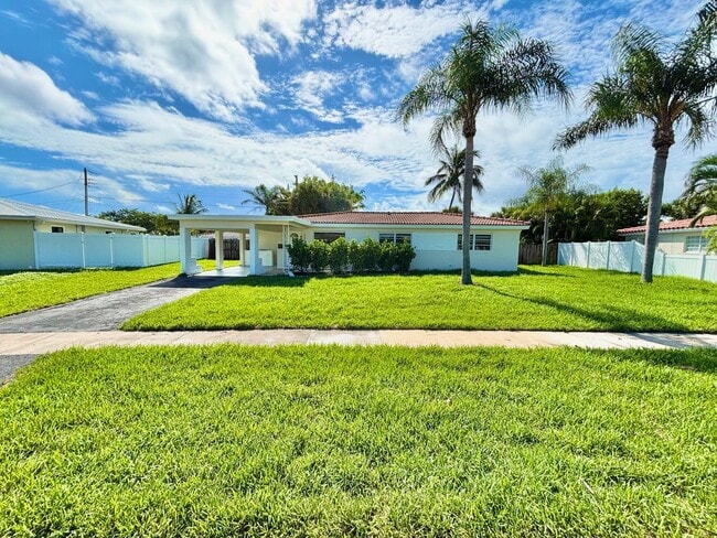 Primary Photo - 2370 NE 4th Ave