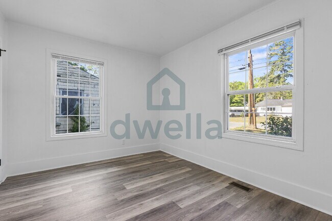 Building Photo - FULLY RENOVATED 3-Bedroom Rental Home on Woodlawn Ave.-UNMATCHED COMFORT, CONVENIENCE & VALUE!