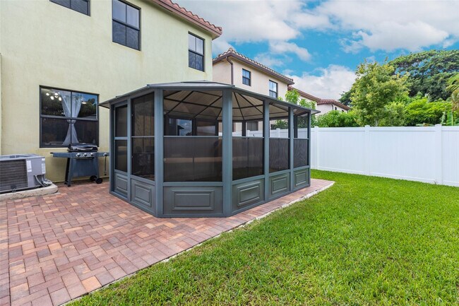 Building Photo - 4851 NW 57th Ct