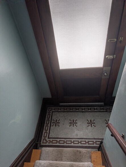 Building Photo - 601 Crescent Ave