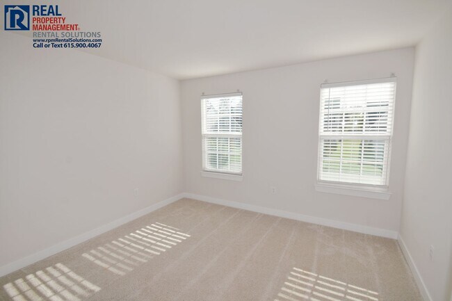 Building Photo - Amazing, modern and spacious home! 4 bd, 2...