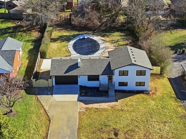 Building Photo - 294 Idle Hour Dr