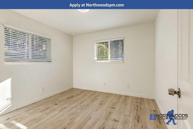 Building Photo - Newly Renovated 2 Bedroom 1 Bath in Beauti...