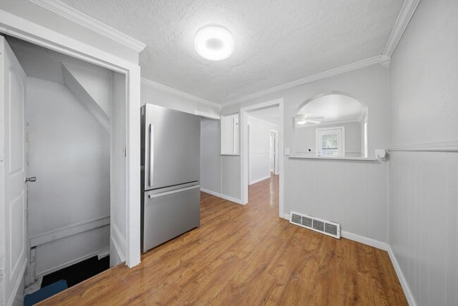 Building Photo - 809 W Park Ave