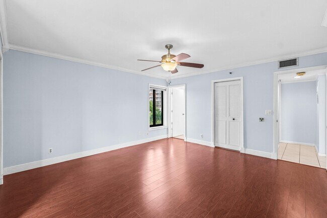 Building Photo - 14475 Strathmore Ln