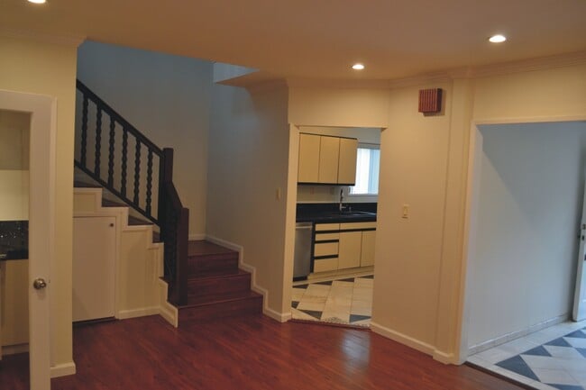 Building Photo - 6407 Gentry Ave