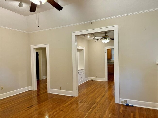 Building Photo - 607 W 10th St