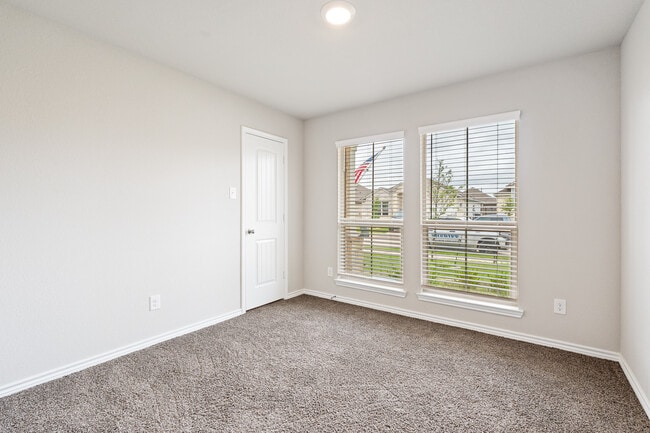 Building Photo - Natchez Home