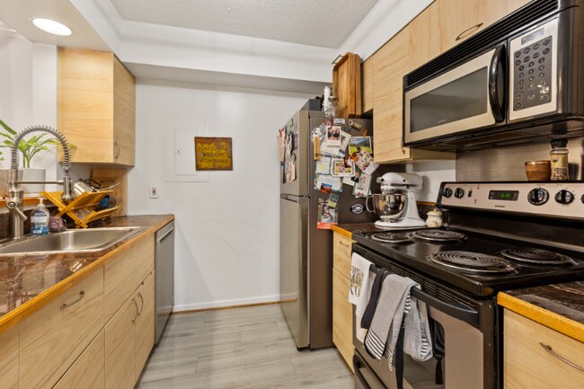 Building Photo - 2111 Wisconsin Ave NW