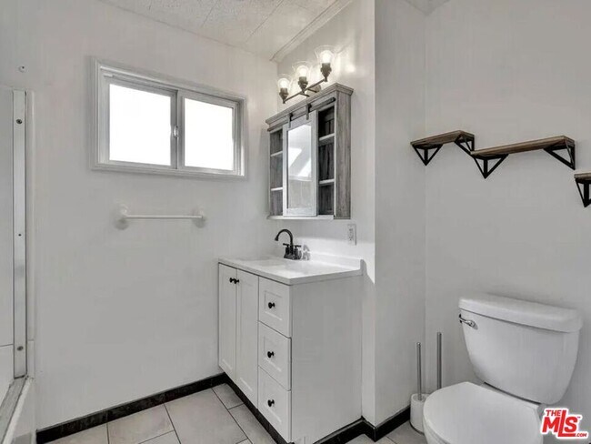 Building Photo - 28040 Ermine Pl