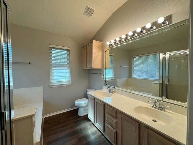 Building Photo - 1508 Highland Dr