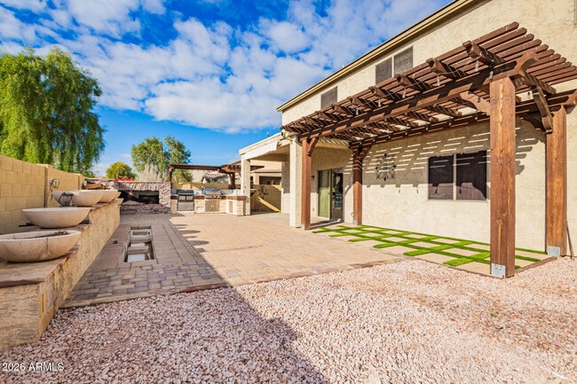 Building Photo - 19411 W Jefferson St