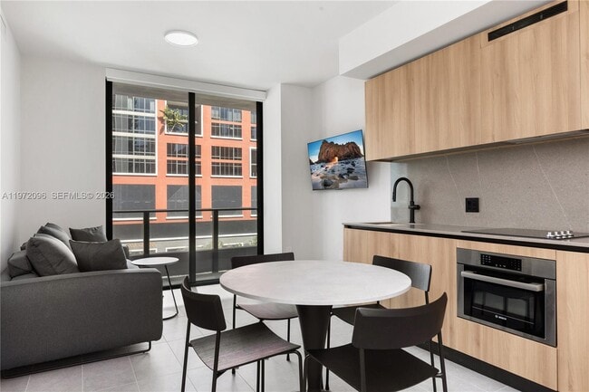 Building Photo - 121 NE 5th St