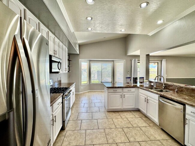 Building Photo - 12768 N Lantern Way