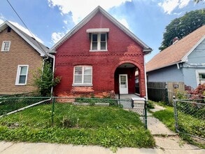 Building Photo - 3 Bedroom House - Birmingham Neighborhood