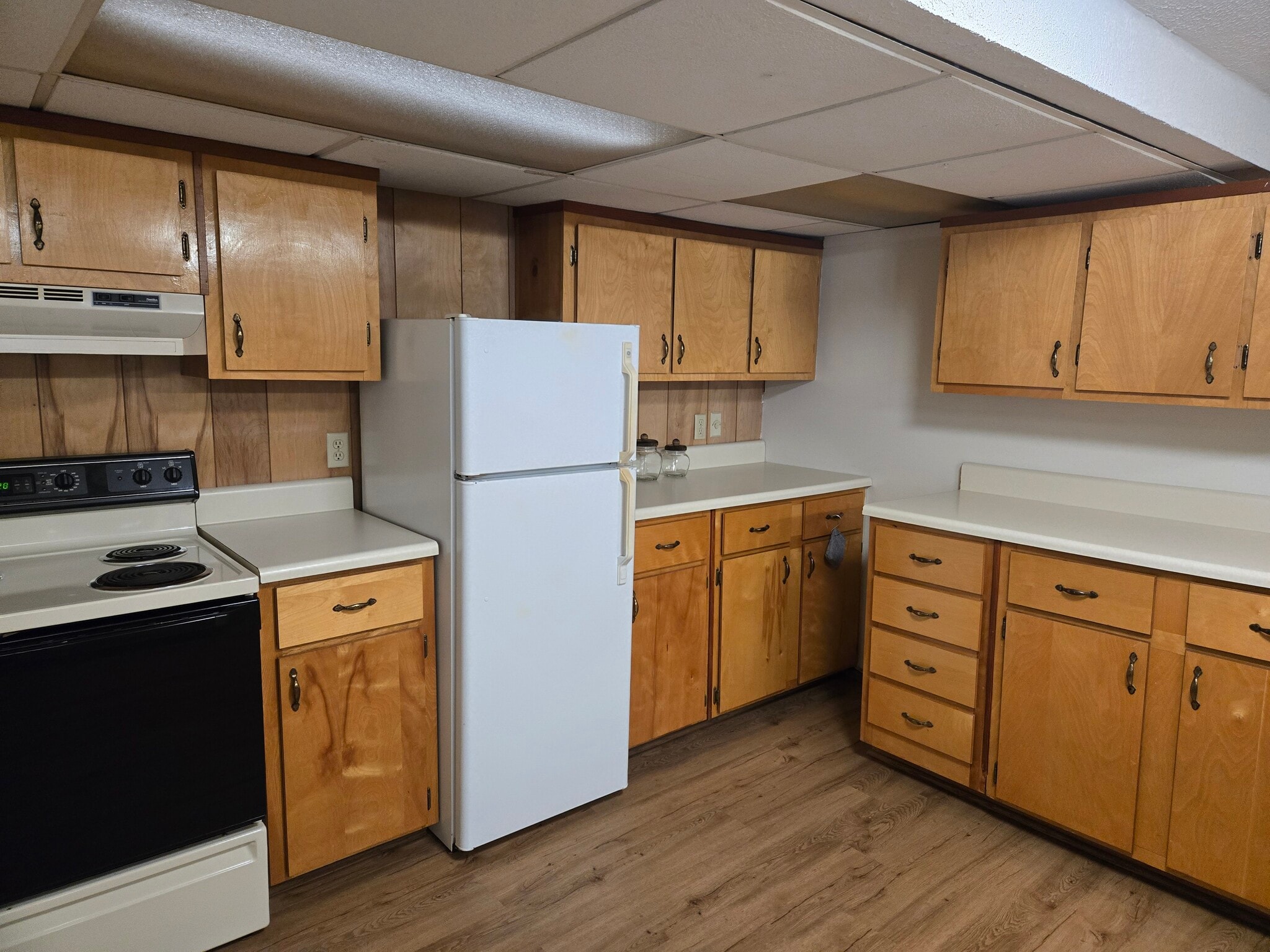 Large kitchen - 3339 Sanford Dr
