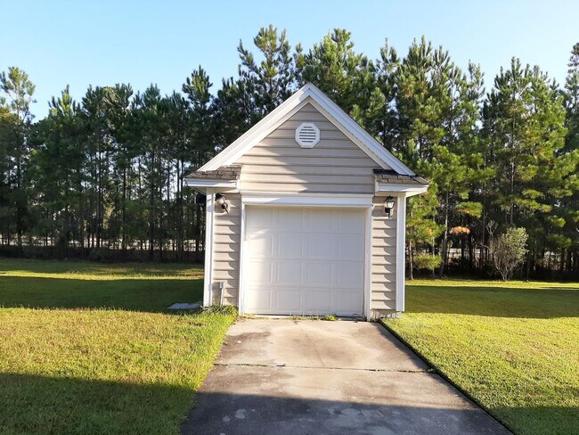 Building Photo - 194 Avonshire Dr