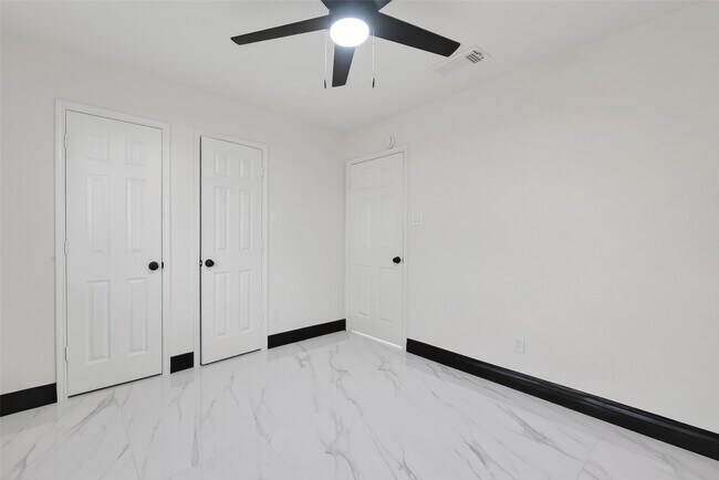 Building Photo - 10703 White Bridge Ln