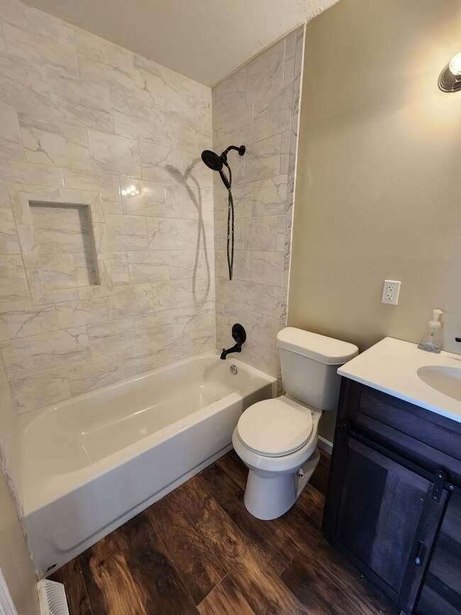Building Photo - Updated 3 Bedroom Ranch style home