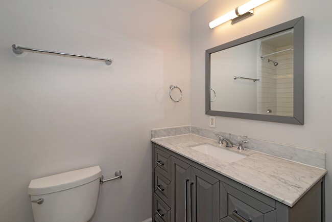 Building Photo - 333 18th Ave