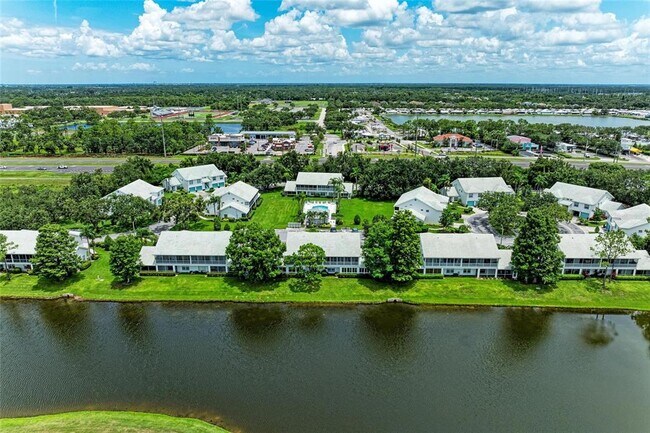 Building Photo - 6618 Pineview Terrace