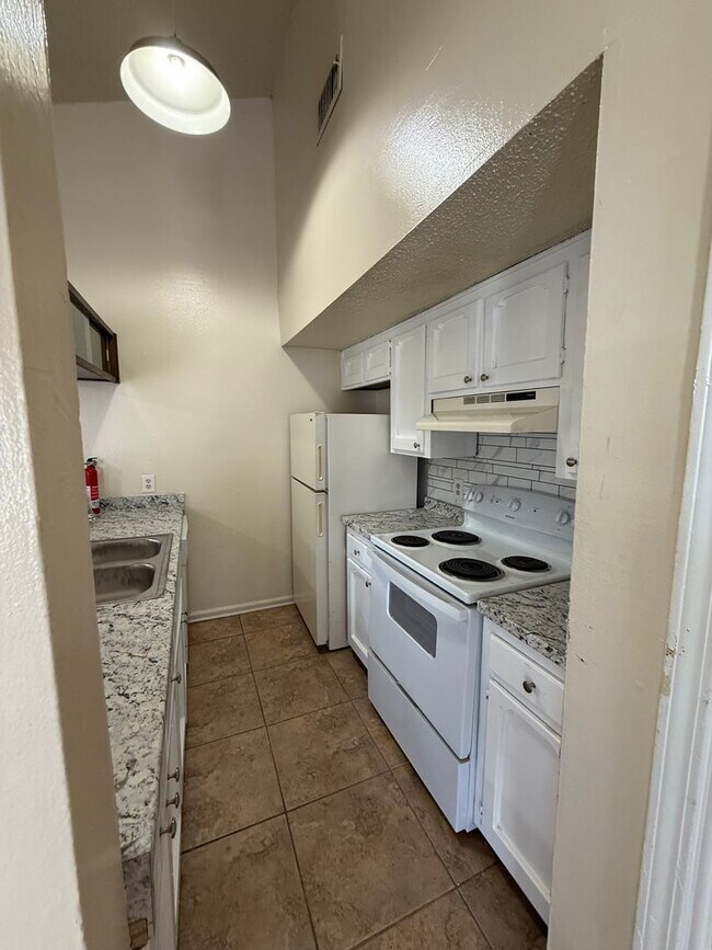 Building Photo - 8656 GSRI Ave