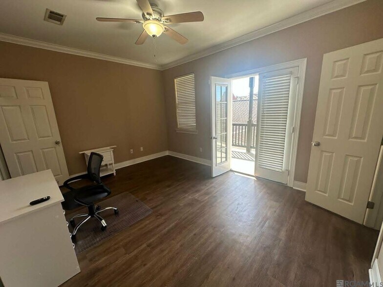 Building Photo - 10600 Lakes Blvd