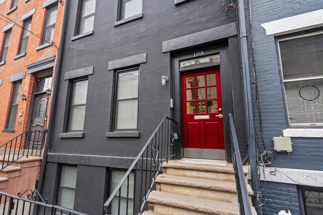 Building Photo - 108 8th St