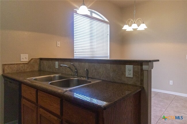 Building Photo - 217 Pointer St