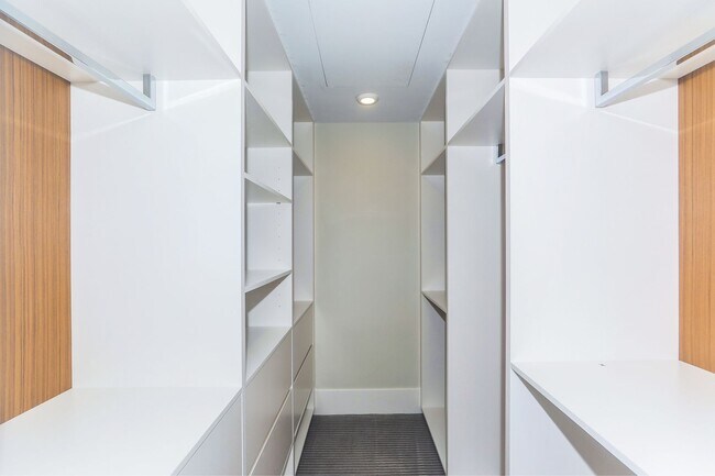 Building Photo - Anaha-1108 Auahi