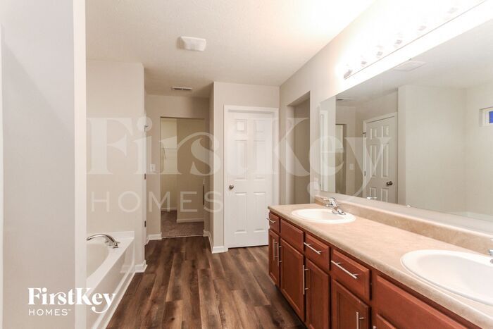 Building Photo - 7715 Firecrest Ln