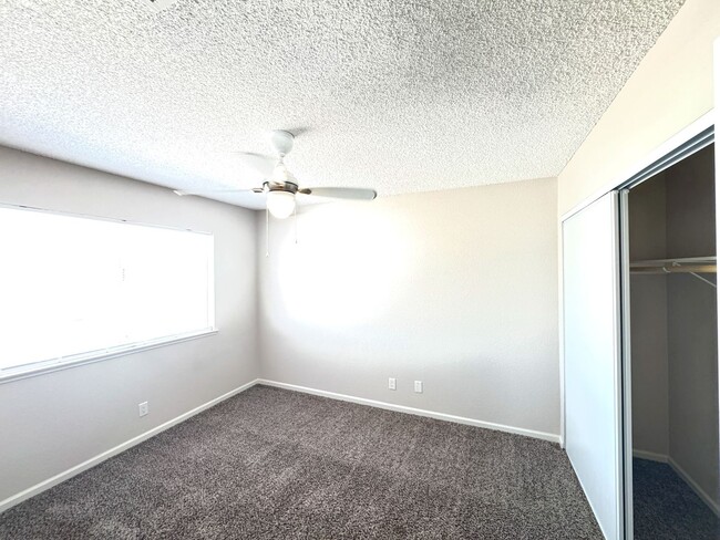 Building Photo - Your Perfect Single-Story Oasis in Las Vegas!