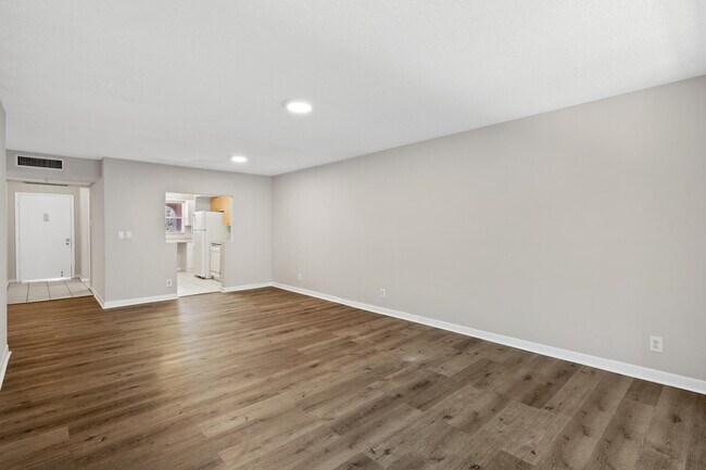 Building Photo - 2700 Coral Springs Dr