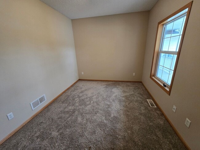 Building Photo - Remodeled Monticello MN Townhouse