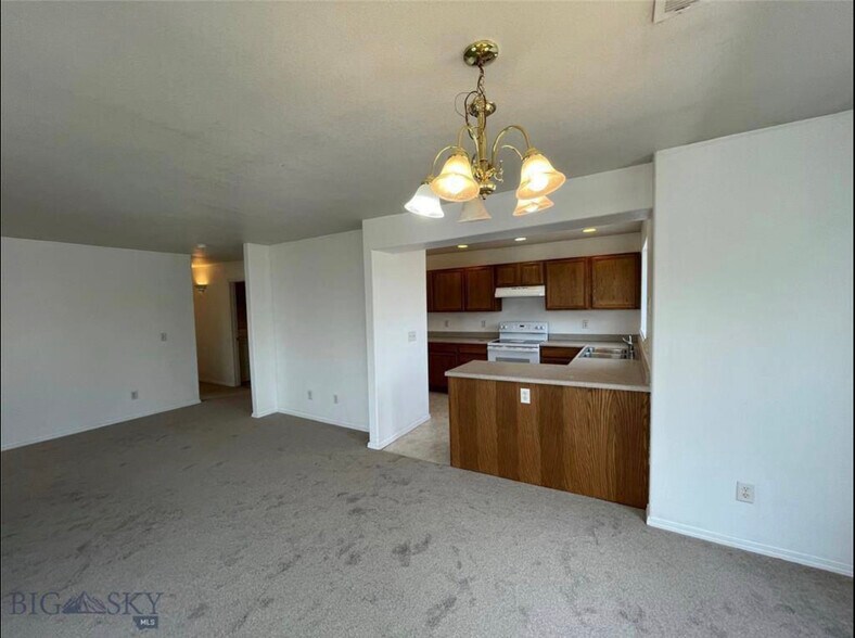 Building Photo - 763 Forestglen Dr