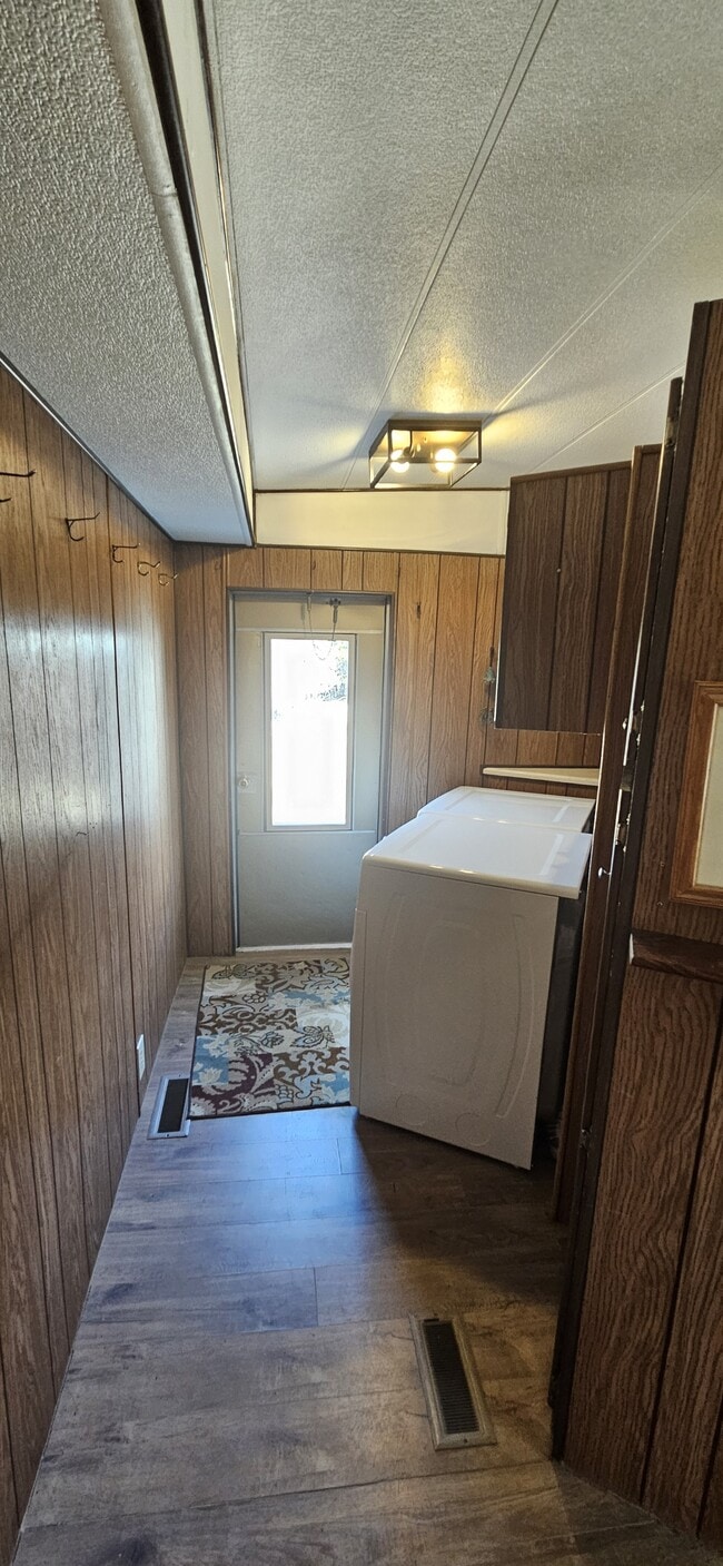 Building Photo - 7 Bert Rd