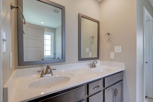 Building Photo - 1121 Cardinal Creek Dr