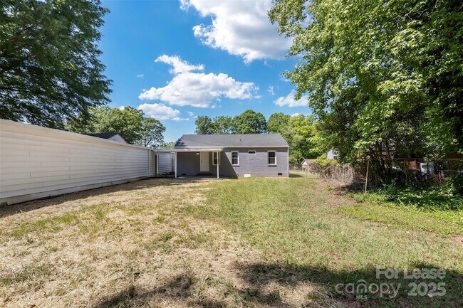 Building Photo - 2237 Ashley Rd