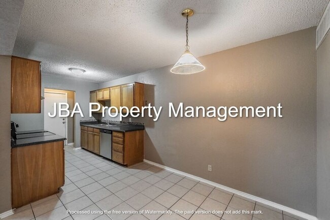 Building Photo - 807 White Rock St