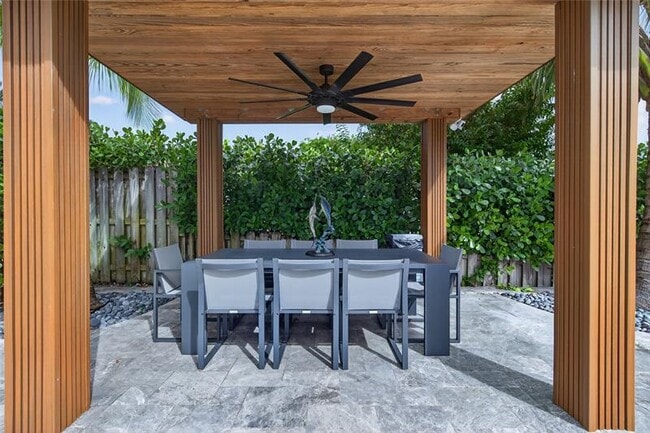 Building Photo - 160 SE 3rd Ct