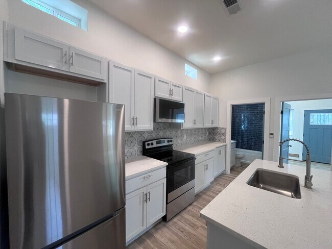 Building Photo - Coming soon! Just renovated! Stunning High...