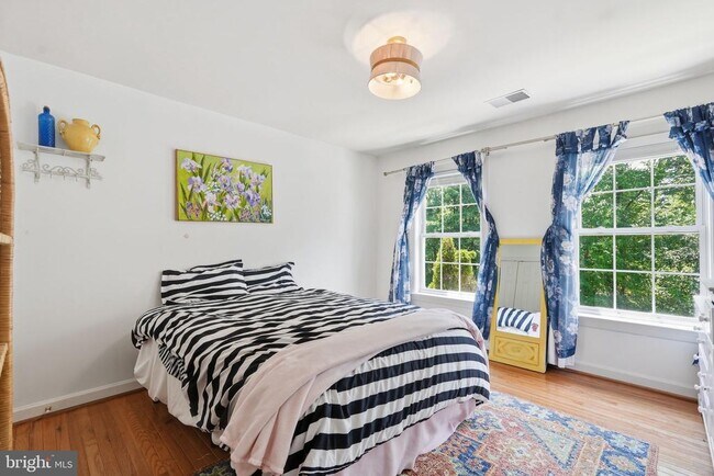 Building Photo - 1072 Safa St