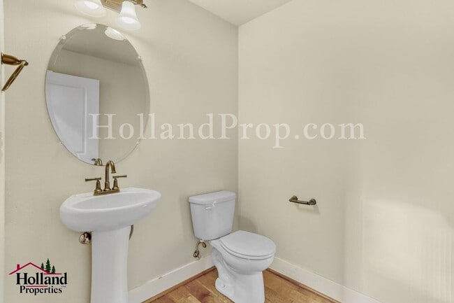Building Photo - Charming 4-Bedroom Hillsboro Home with Attached Garage and Brand New Carpets!