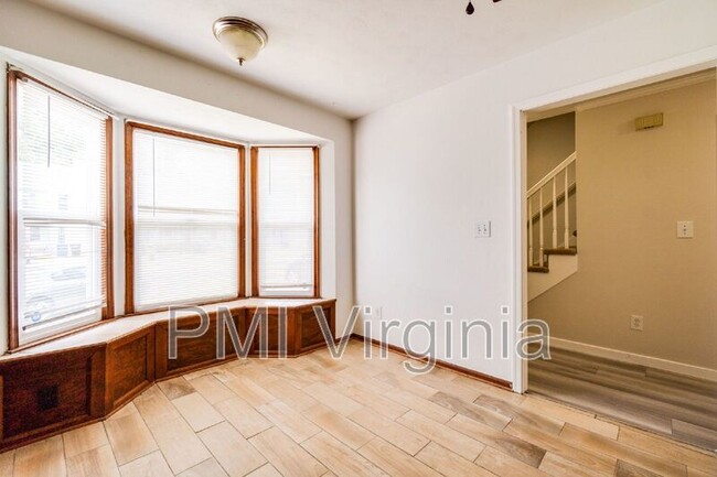 Building Photo - 812 Tuition Ct