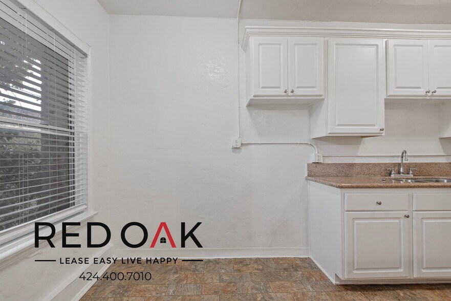 Building Photo - 849 S Oxford Ave