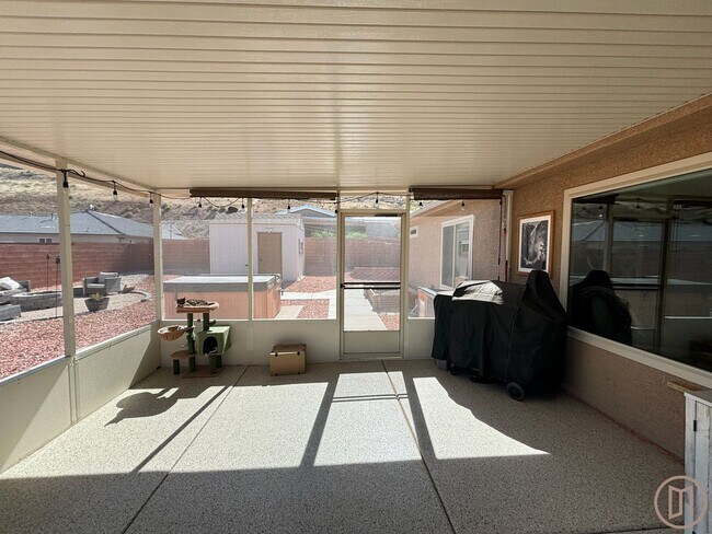 Building Photo - Beautiful home in La Verkin with all the v...