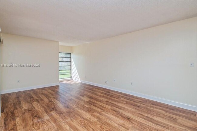 Building Photo - 8860 SW 123rd Ct